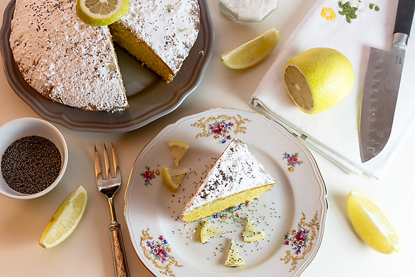 Lemon & Poppy Cake 