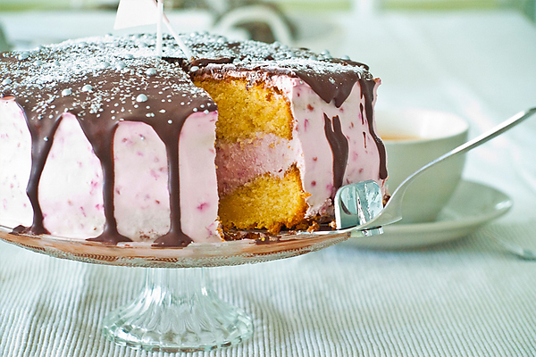 Vanilla Raspberry Mousse Layer Cake 