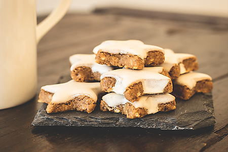 Maple, Cinnamon and White Chocolate Star Cookies 